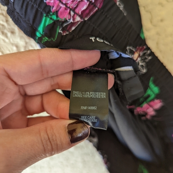 Torrid BLACK FLORAL CHIFFON TULIP LEG PANTDETAILS - Picture 5 of 5